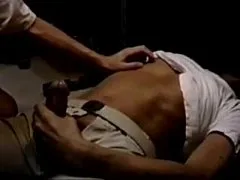 ควยชายแท้หล่อมาก ดีกรีสจ๊วตสายการบินดังร้อนเงินมาแก้ผ้าให้เกย์ชักว่าวควยแข็งๆปล่อยน้ำแตกกระจาย